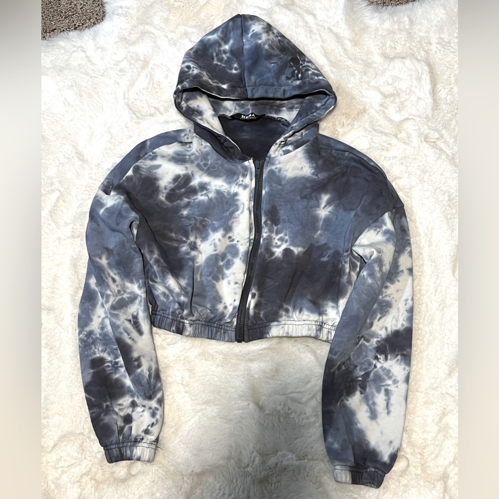 Hera Collection zip up cropped hoodie size S